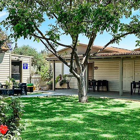 Etzel Tami Hospitality Hotel Neot Golan Exterior photo