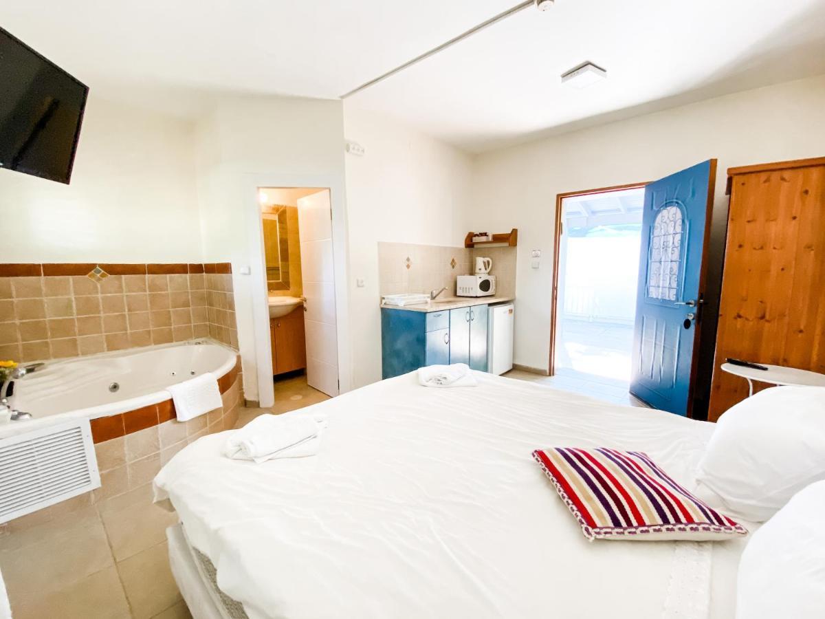 Etzel Tami Hospitality Hotel Neot Golan Exterior photo