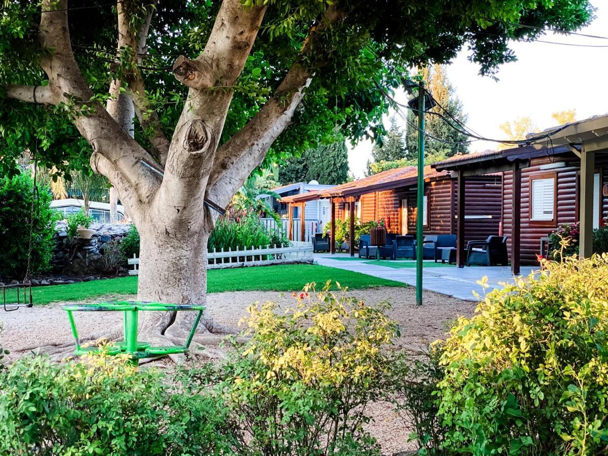 Etzel Tami Hospitality Hotel Neot Golan Exterior photo